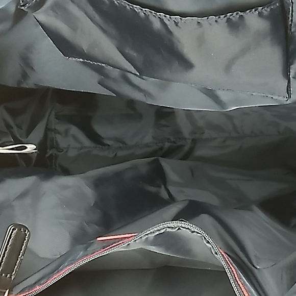 Tommy Hilfiger Purse in Black & White Never Been Used. Super Clean - Picture 4 of 12